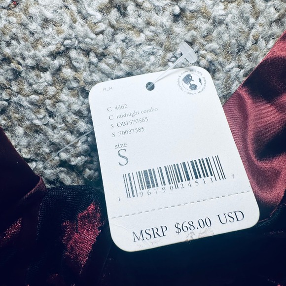 Free People Womans Burgundy Velvet Midnight Crop Top Size Small - Picture 4 of 4